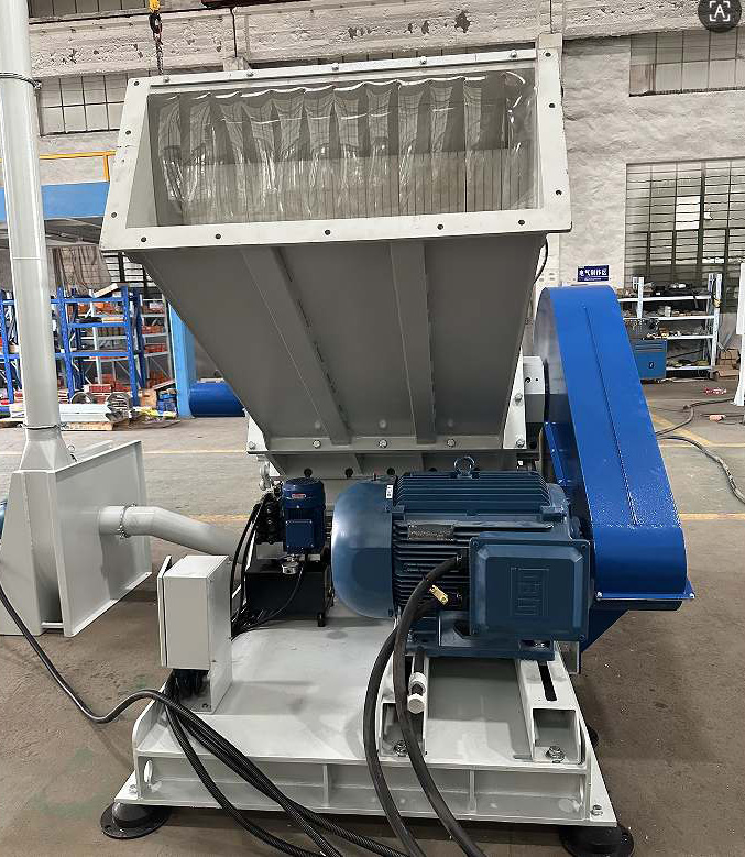 This Pipe Crusher Processes 6m HDPE/PVC Pipes And Ships To SE Asia